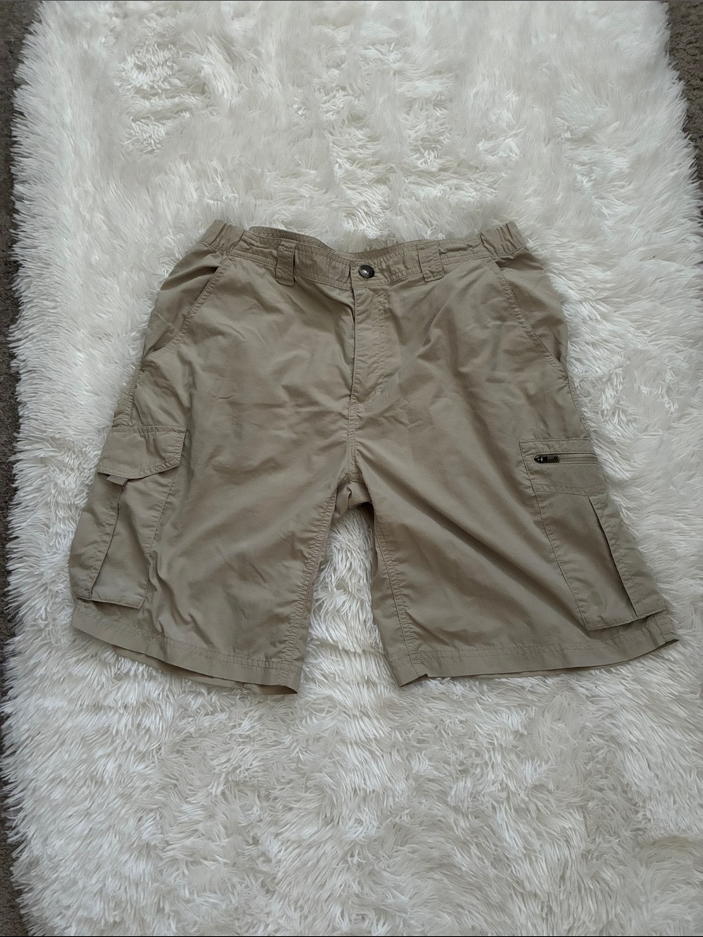 Columbia Khaki Cargo Shorts with Multi-Pocket Design